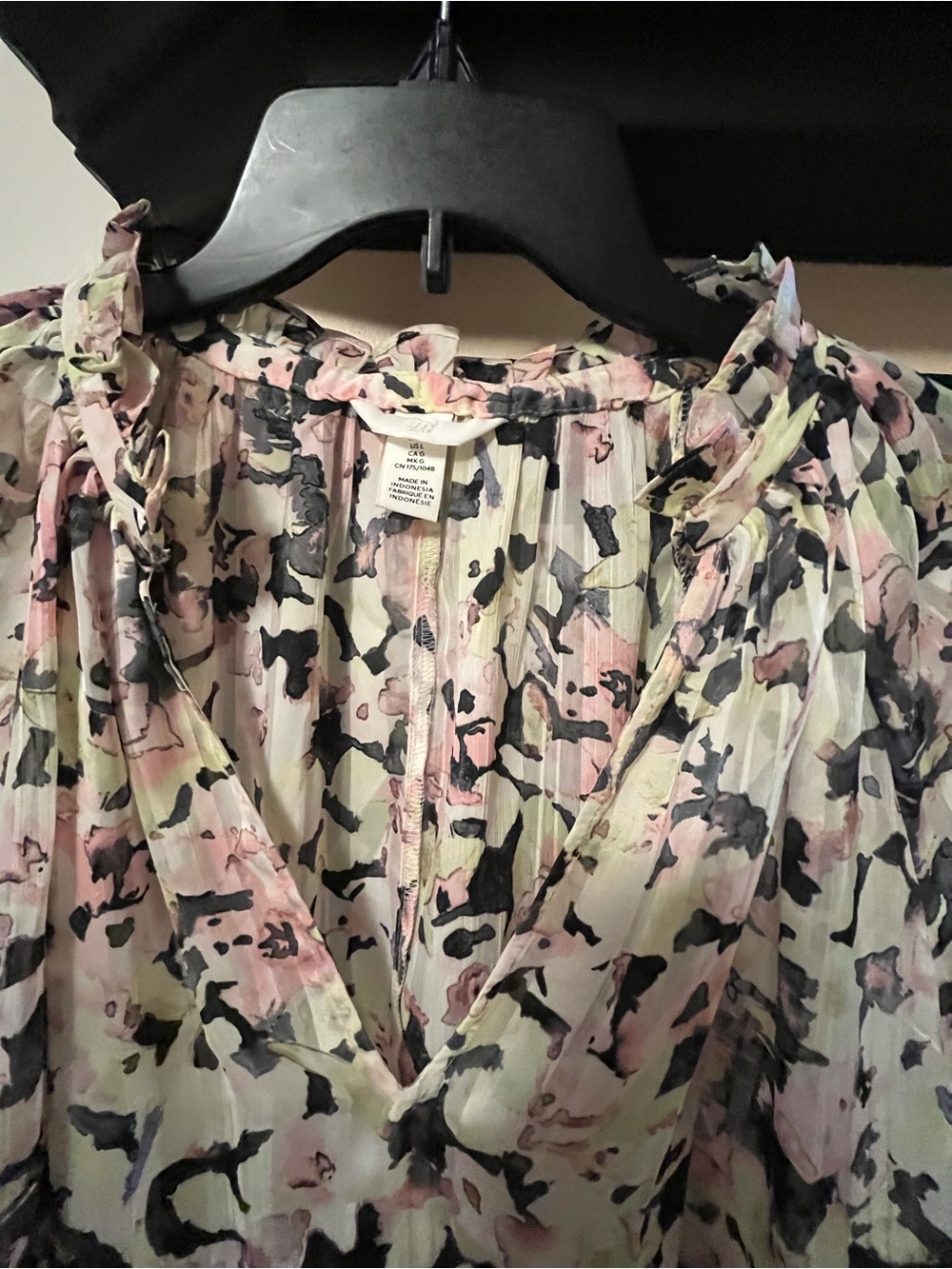 H&M Floral Print Blouse in Pink, Black, Cream